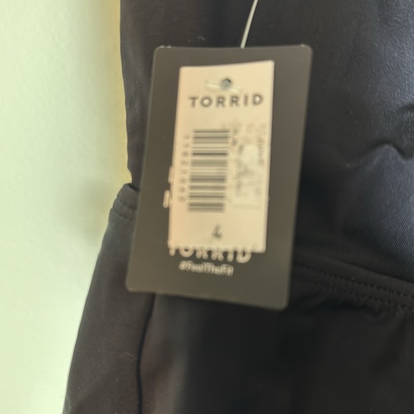 Torrid 4 Wireless V-Neck Tankini swimsuit top - Picture 8 of 8